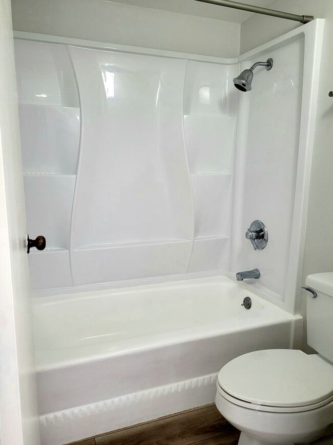 Building Photo - AVAILABLE | One Bedroom, One Bathroom | Lo...