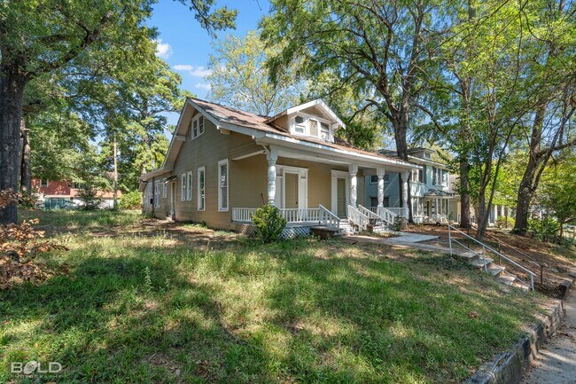 Building Photo - 546 Dalzell St