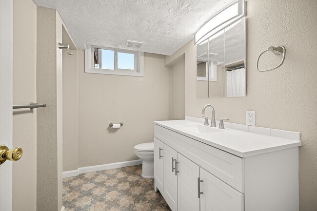 Building Photo - Newly renovated 3bd 2bath Shadle Rancher M...