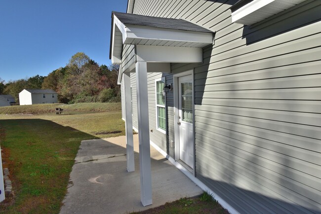 Building Photo - 1922 Sapphire Rd