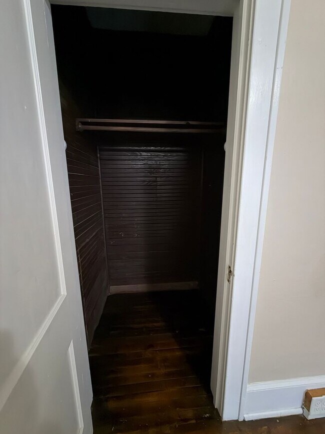 Building Photo - Ferdinand/829