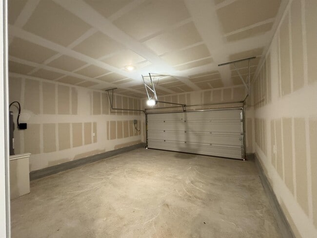 Building Photo - 305 Heritage Grvs Rd