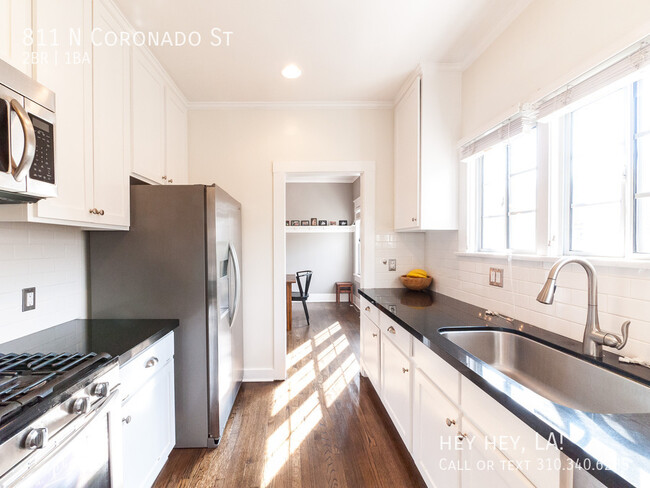 Building Photo - 811 N Coronado St