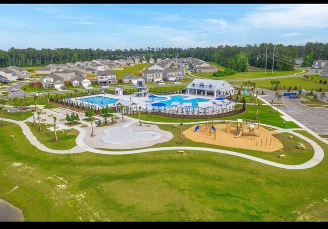 Building Photo - 645 Silver Spruce St