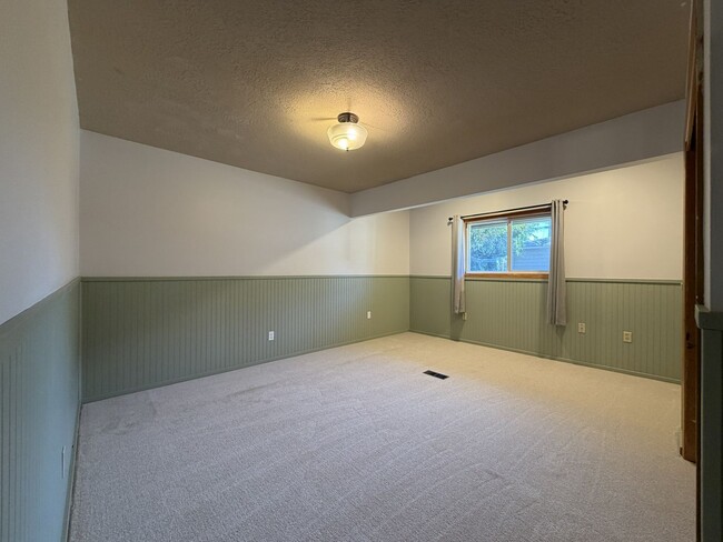 Building Photo - 5220 SE 33rd Pl