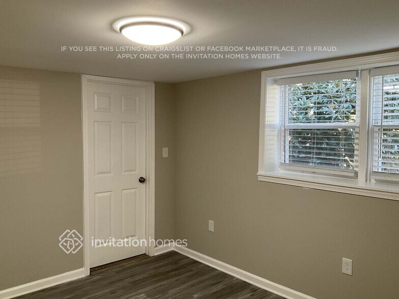 Building Photo - 3558 Pine Needle Dr SW