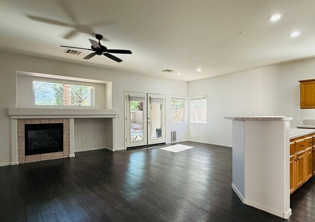 Building Photo - Stunning Gated 3 Bedroom & 2 Bath Located in Southern Highlands