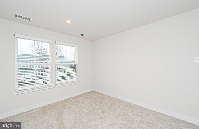 Building Photo - 500 Sterling Dr