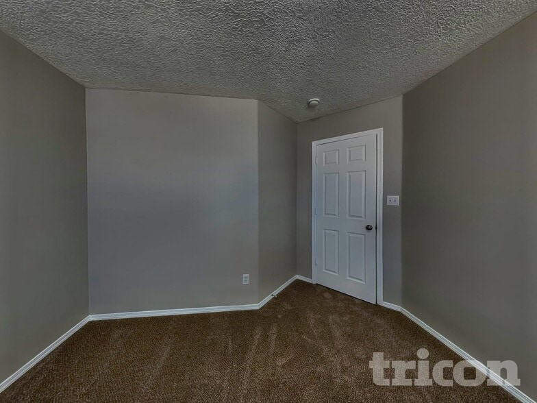 Building Photo - 5208 Clovis Ct NE