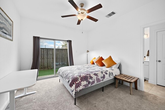 Building Photo - 11008 Mikula Dr