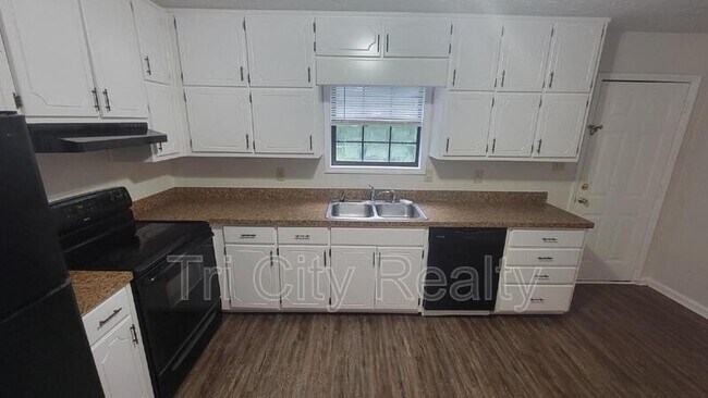 Building Photo - 220 Meadowbrook Ct