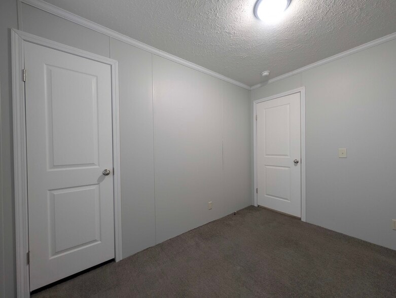 Building Photo - 15929 Villaire Ave