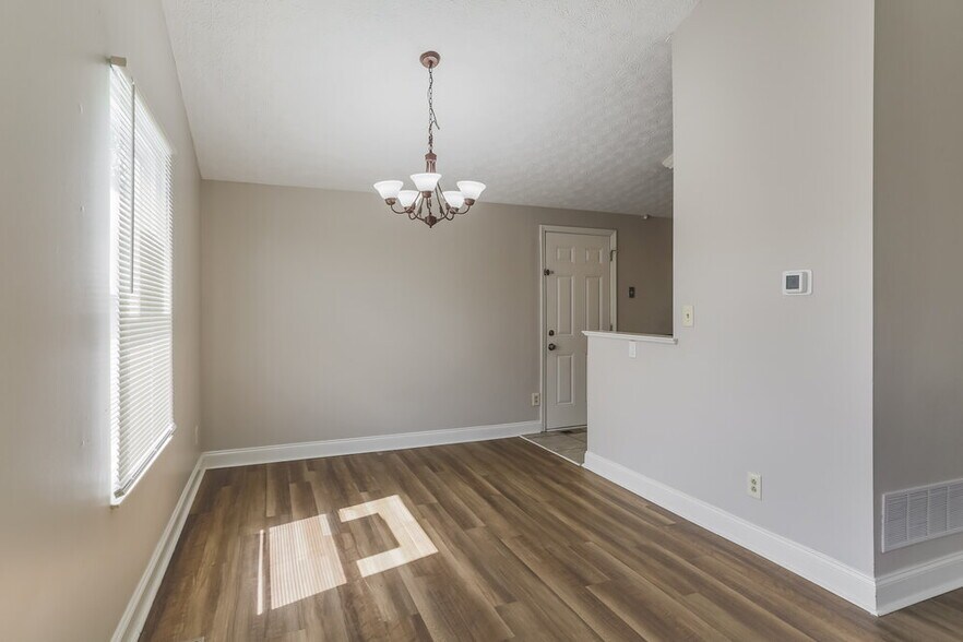 Building Photo - 5744 Morningstar Dr