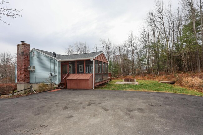 Building Photo - 81 Orchard Path Rd