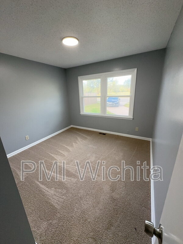 Building Photo - 5300 S Seneca St