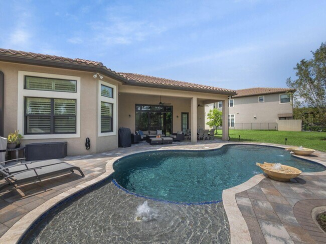 Building Photo - 9931 Bozzano Dr