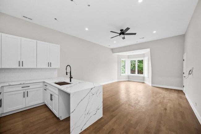Building Photo - 4543 S Ellis Ave