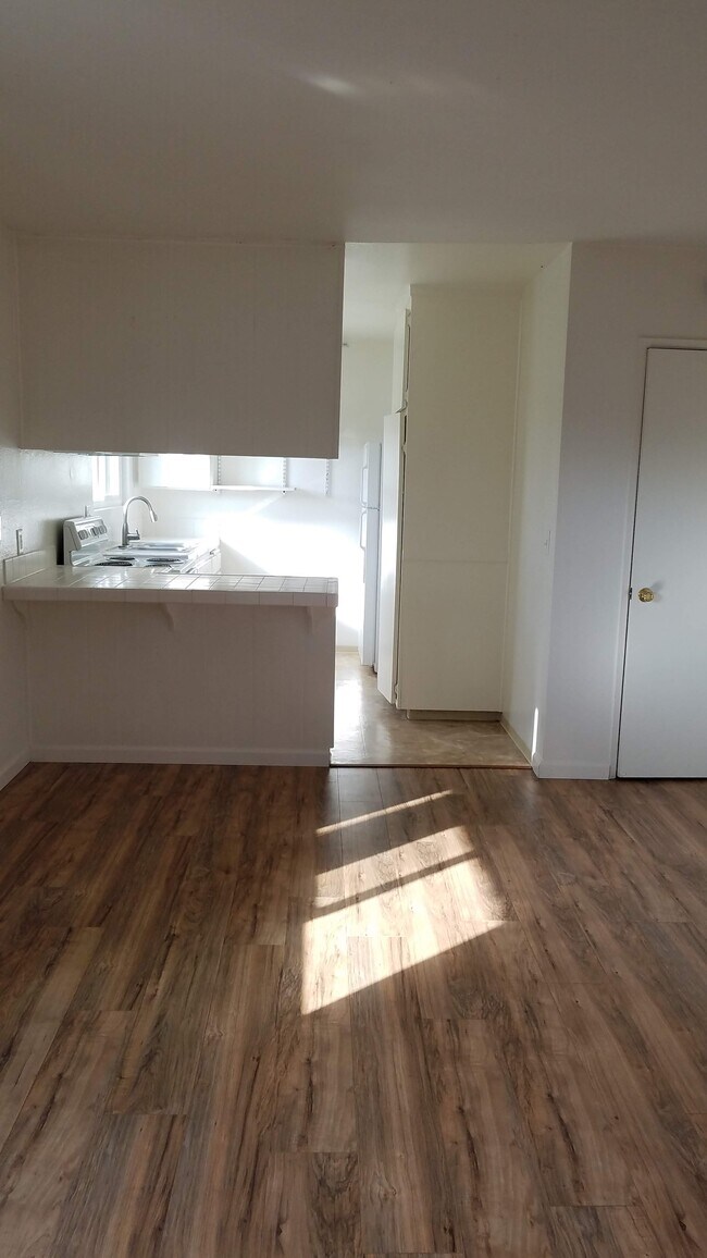 Building Photo - 12608 Julian Ave