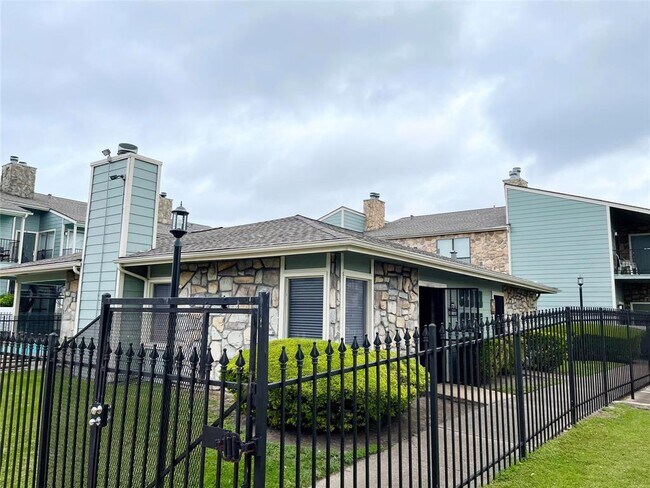 Building Photo - 3762 Tanglewilde St