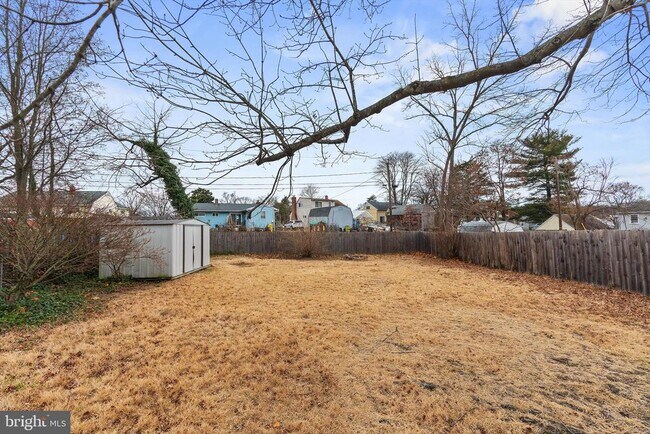 Building Photo - 304 Newfield Rd