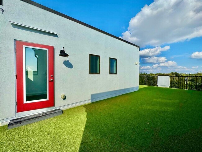 Building Photo - 4215 W North A St