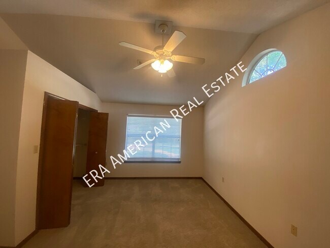 Building Photo - 19 Winfield Way