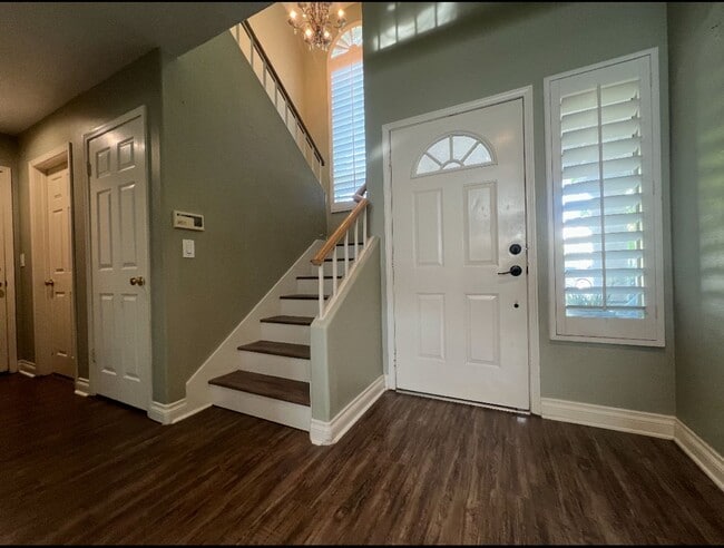 Building Photo - Beautiful 3-Bedroom Home with Solar and a Large Yard in Stevenson Ranch