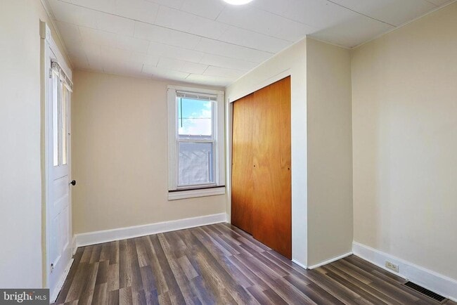 Building Photo - 113 Grand Ave