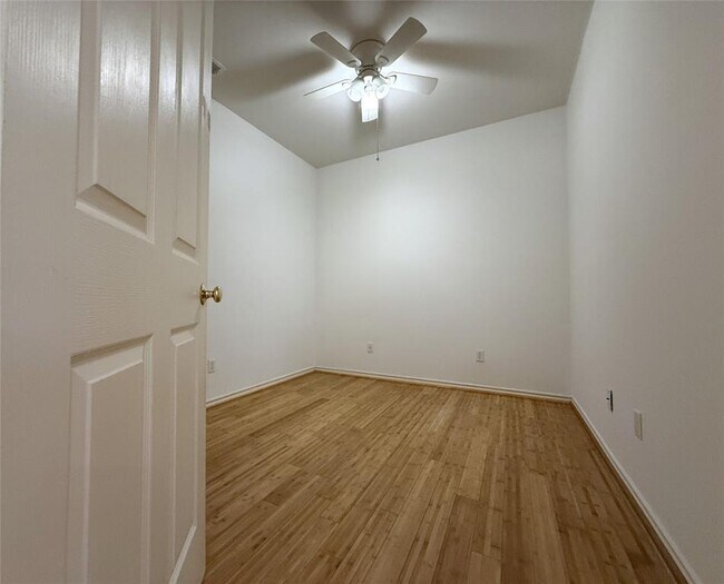 Building Photo - 118 Detering St