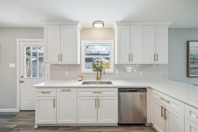 Building Photo - 14022 Roundstone Ln