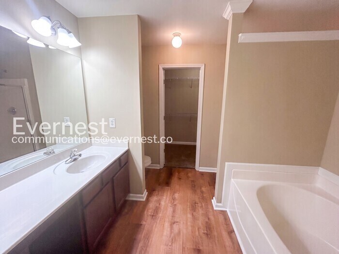 Building Photo - 1722 Coleville Oak Ln