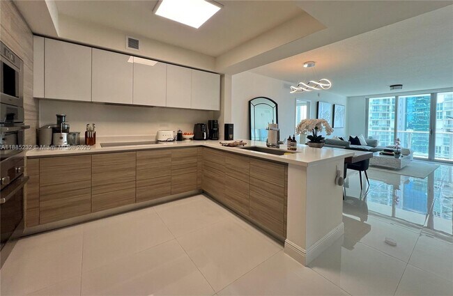 Building Photo - 300 Sunny Isles Blvd