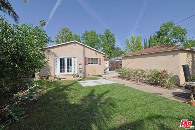 Building Photo - 4722 Ventura Canyon Ave