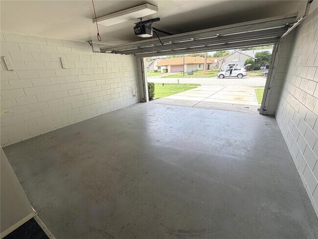 Building Photo - 309 Buttonwood Dr