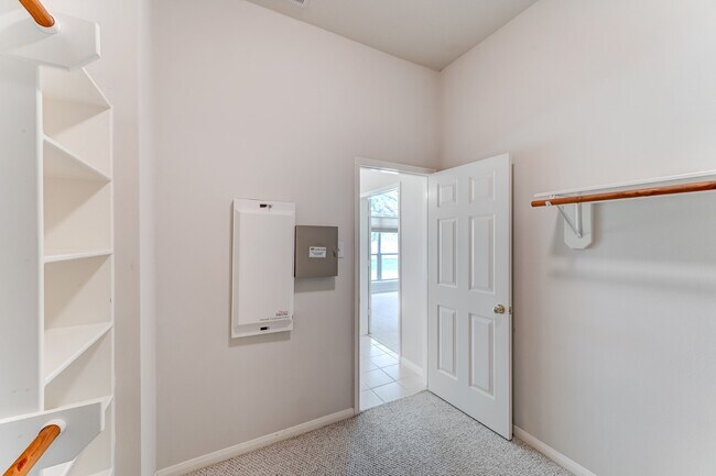 Building Photo - 10103 Cottonwood Canyon Dr