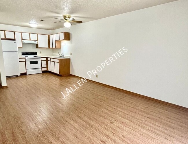 Building Photo - 904 Riverfront Rd
