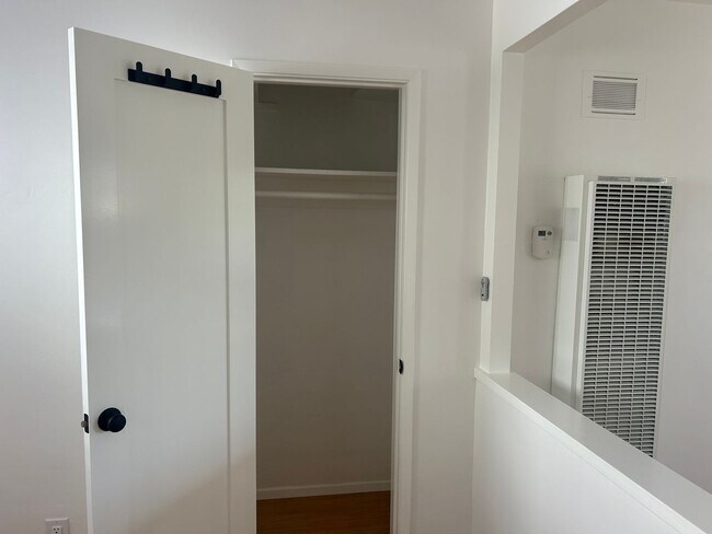 Building Photo - 4208 Fanuel St