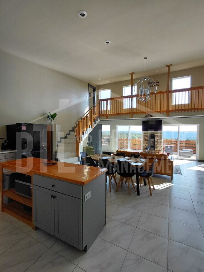 Building Photo - Beautiful 3BR Home with Scenic Views in Forsyth