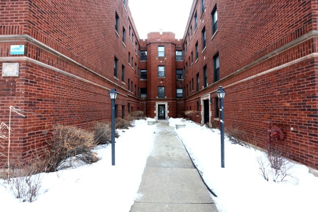 Building Photo - 4301-4309 N Winchester Ave