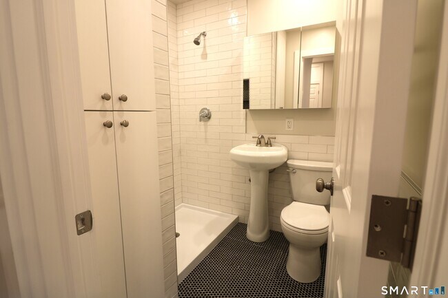 Building Photo - 6 Mary St