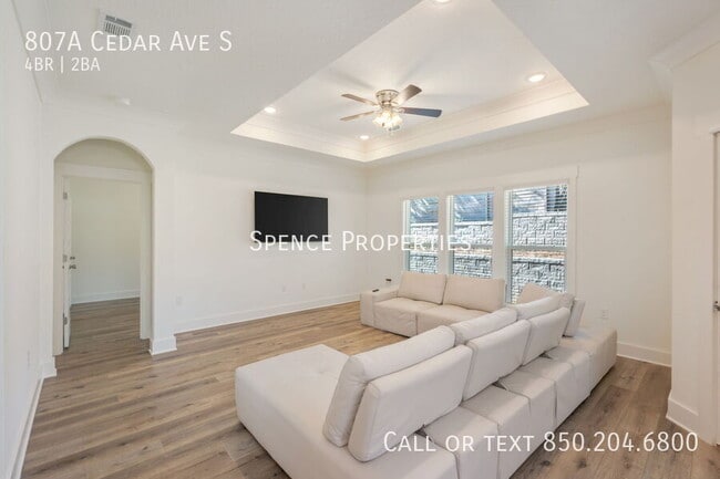 Building Photo - 807A Cedar Ave S