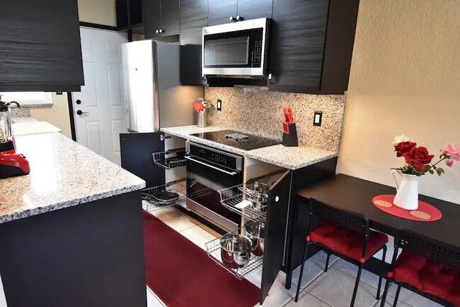 Building Photo - 309 Lincoln Ave