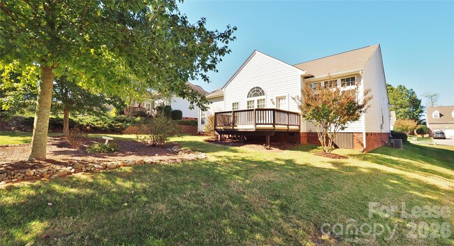 Building Photo - 6860 Lakecrest Ct