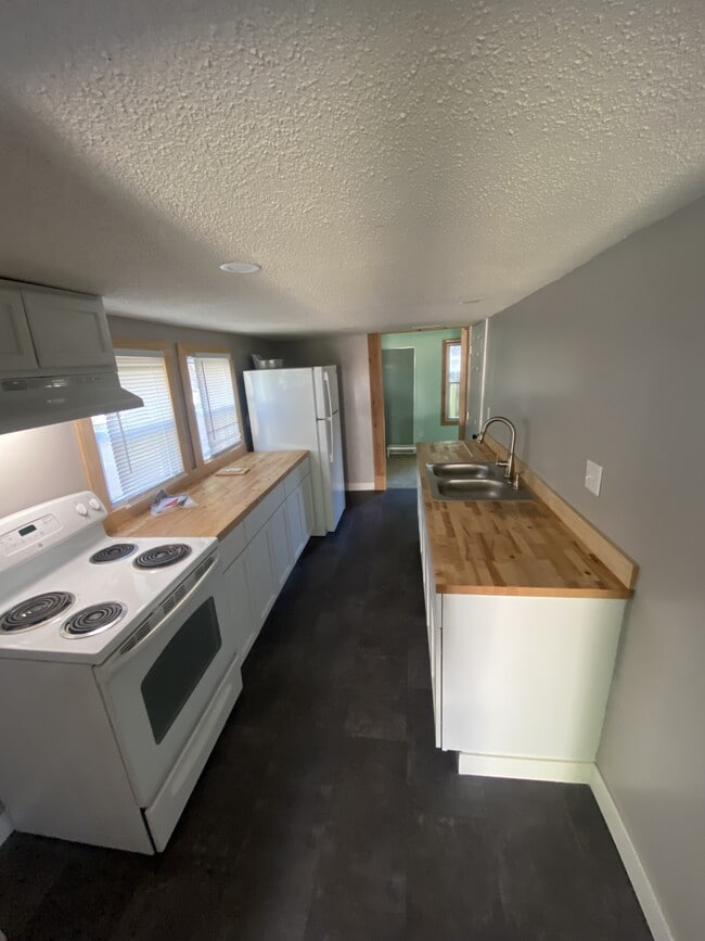 Building Photo - 214 E Williams St