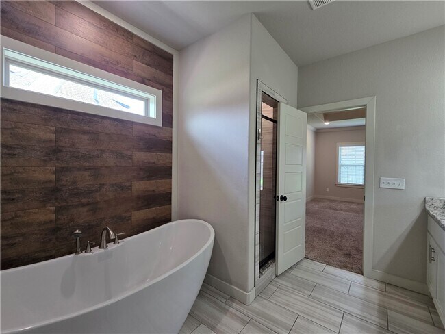 Building Photo - 2905 SW Satinwood Cove