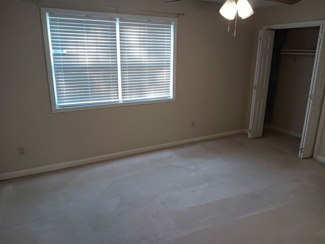 Building Photo - 104 Majestic Dr