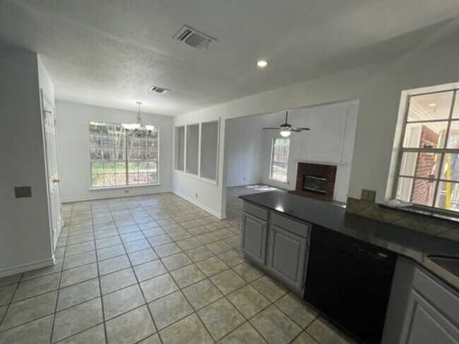 Building Photo - Coming Soon! Beautiful 4 Bed 2 Bath in Sto...