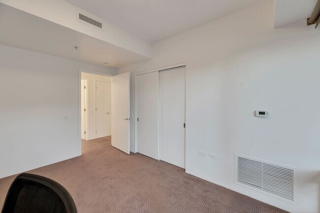 Building Photo - Luxurious Colony Camelview 2 Bed Condo