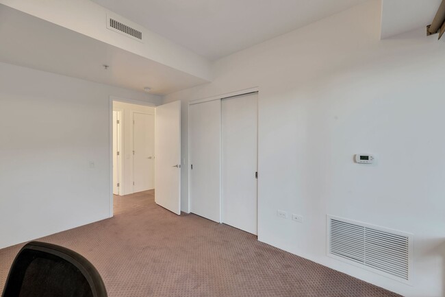 Building Photo - Modern Elegance and Style Colony Camelview 2 Bed Condo at the Optima!