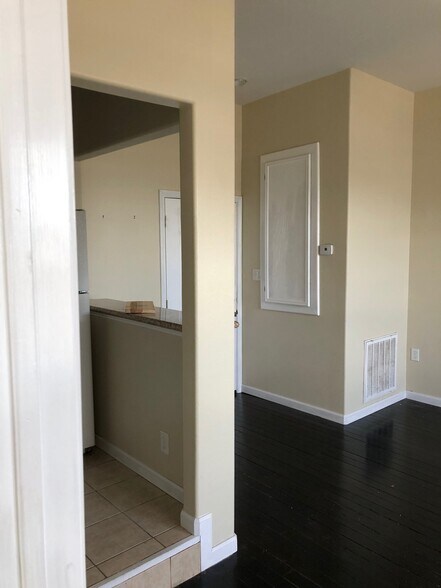 Building Photo - 524 23rd St